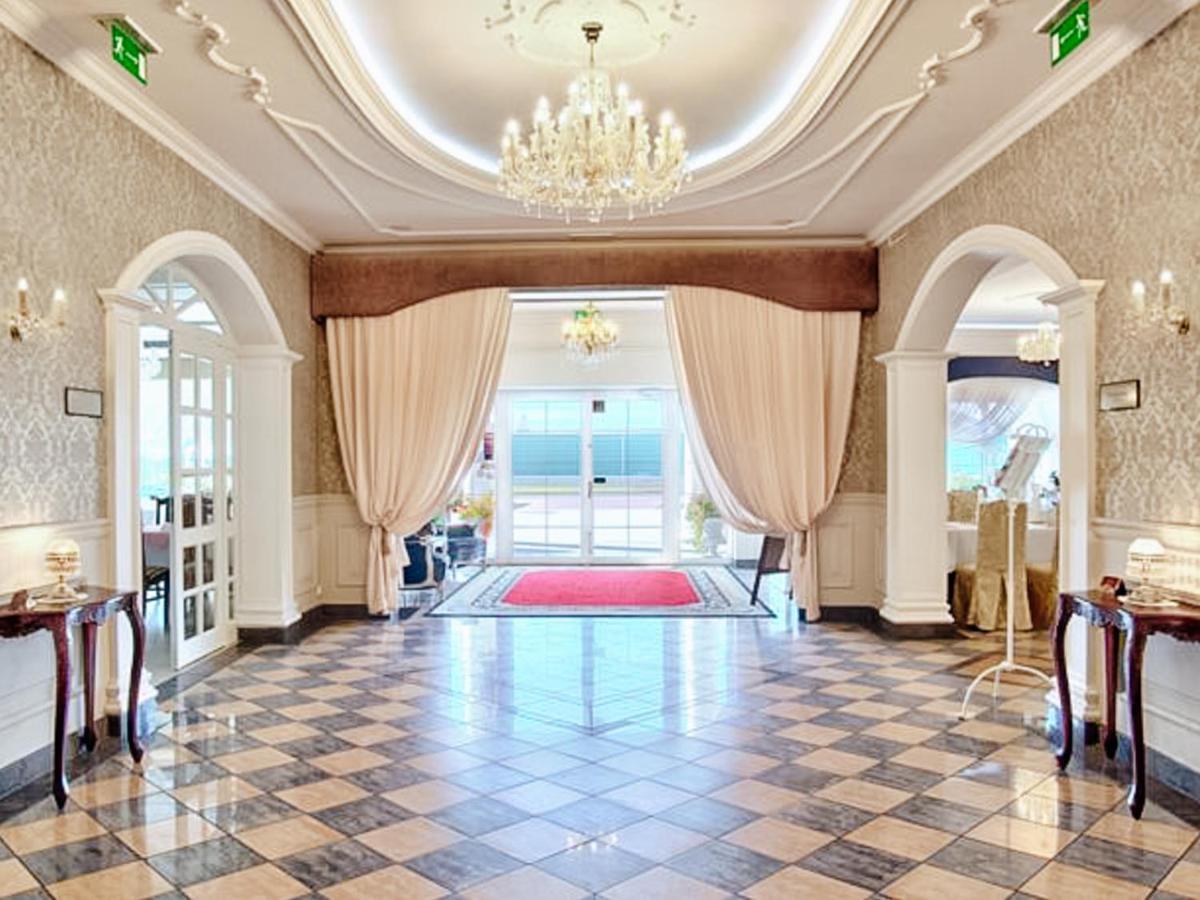 Hotel Dwor Czarneckiego Porosły Exterior foto